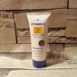 Vitamin E Rejuvenating Whip Facial Wash